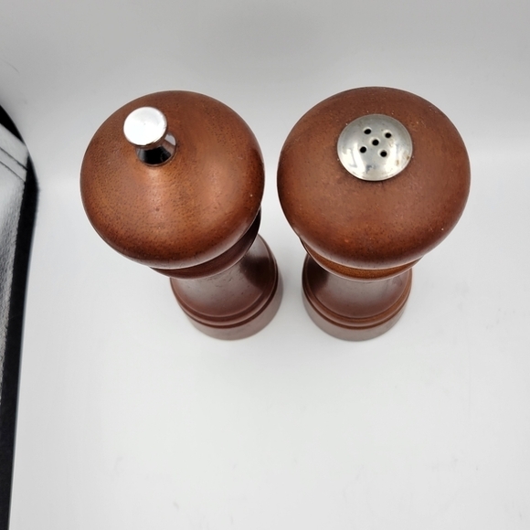 Vintage Mr. Dudley Wooden Salt & Pepper Shaker - Picture 4 of 5